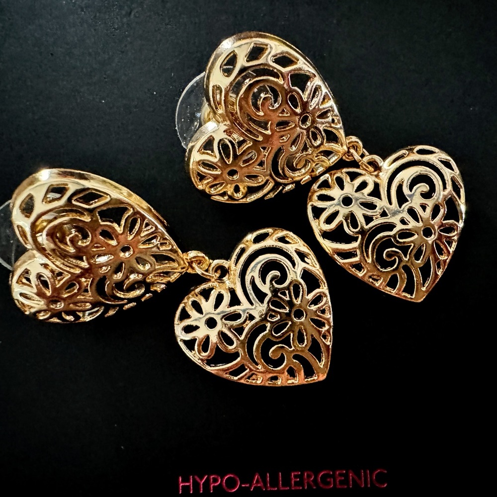 Gold plated double heart earrings!